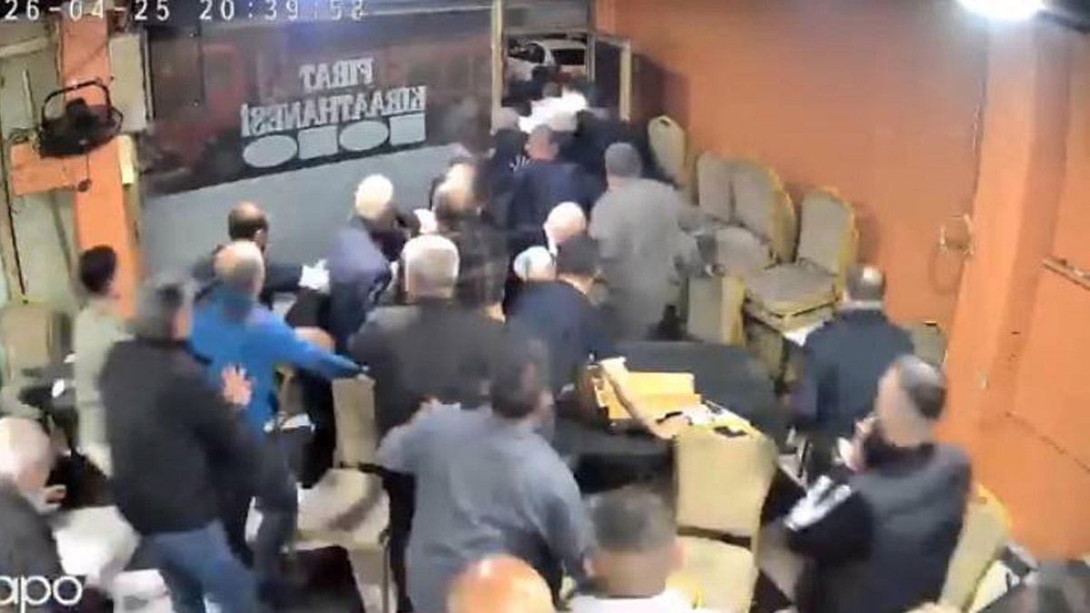 Sultangazi’de araç sesi paniği: Müşteriler deprem sanıp dışarı kaçtı