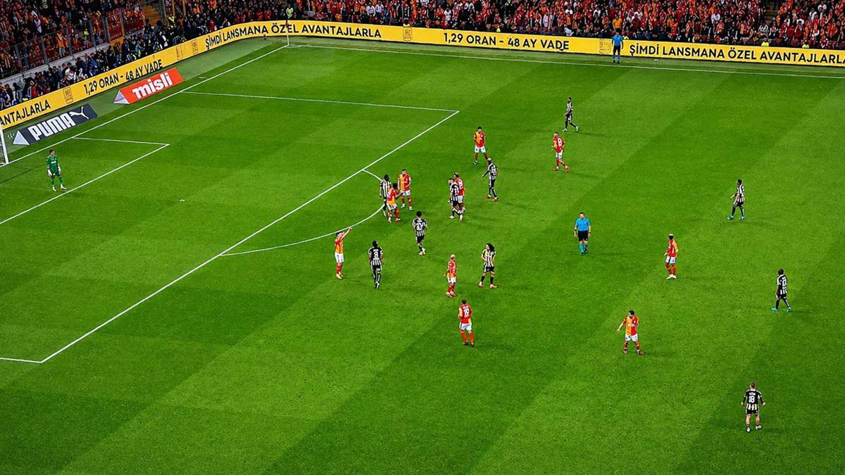 Şampiyonluk yarışında kritik derbi: Canlı anlatım