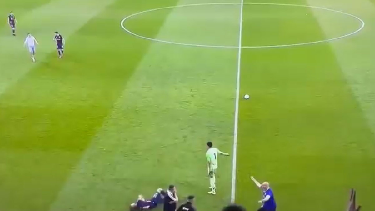 İspanya'da utanç gecesi: Kırmızı kart gördü kaptanı yumrukla yere serdi