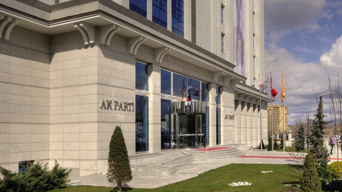 AK Parti’den üç aşamalı "saha" uygulaması: Belirle, uygula, anlat