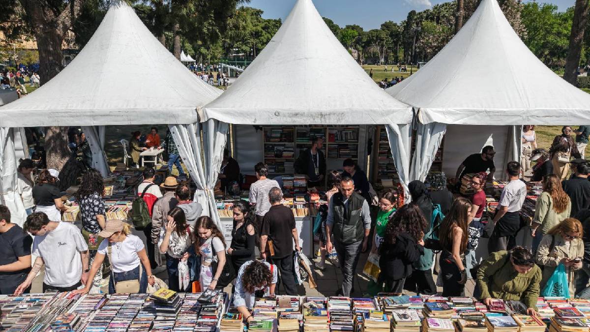 İzmir’de edebiyatın kalbi Kültürpark’ta attı