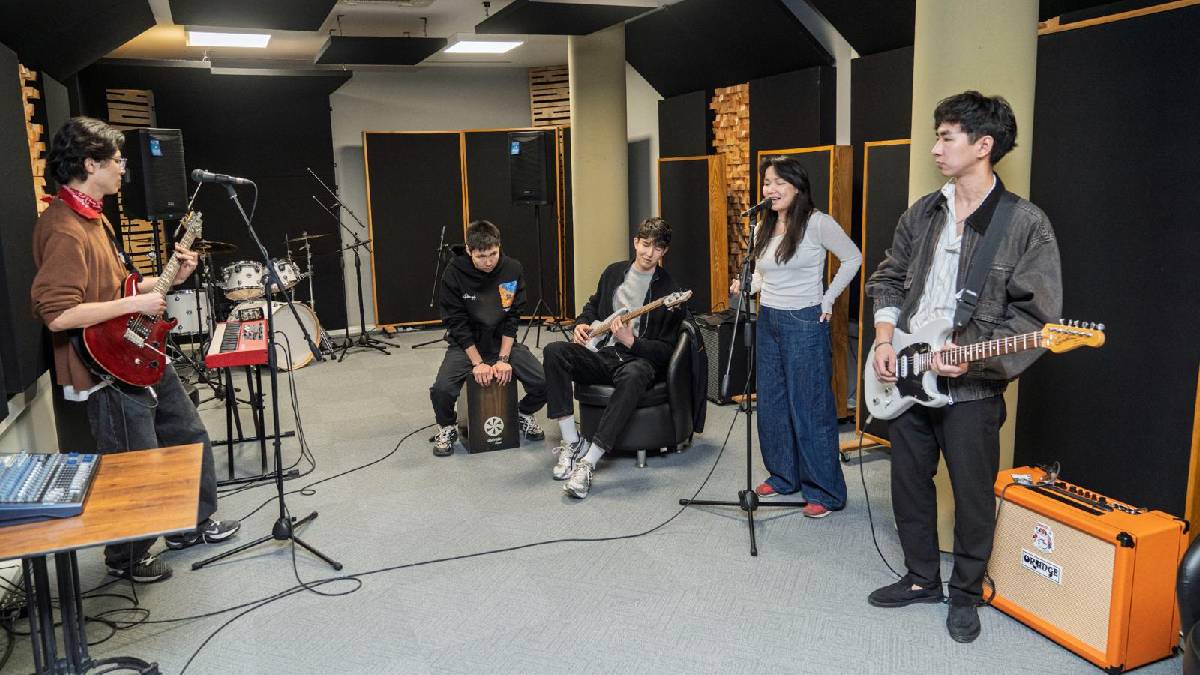 Stüdyo Kültürpark Kazakistanlı müzik grubuna kapılarını açtı