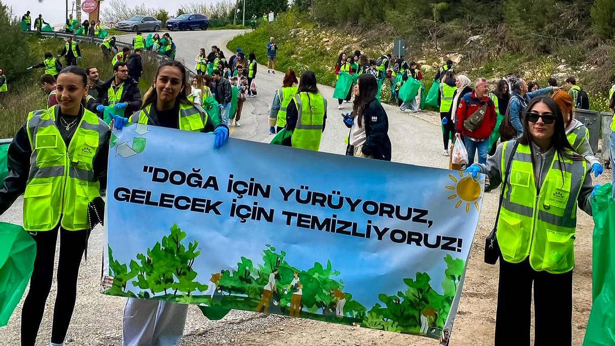 Bornova’da anlamlı temizlik hareketi