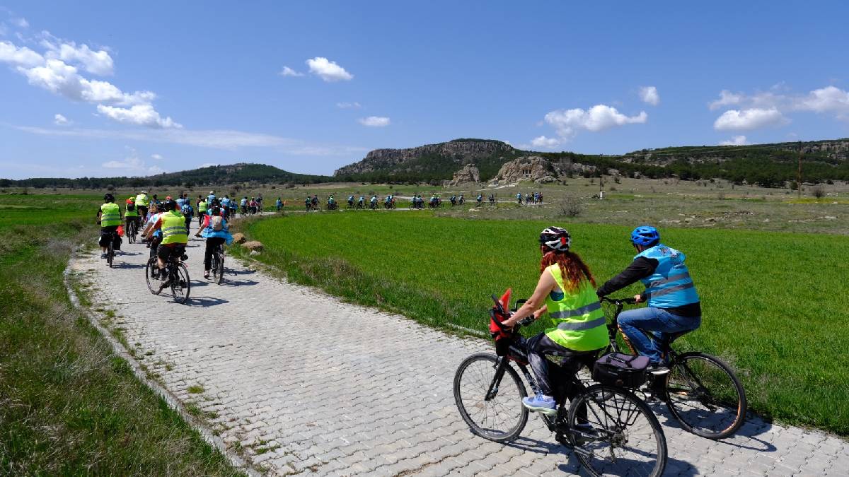 Frig Vadisi’nde pedallar döndü, tarih canlandı