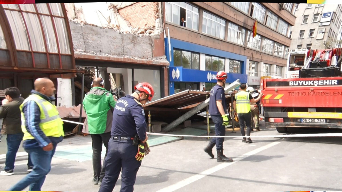 Ankara'da yıkım sırasında platform yola çöktü: 3 yaralı