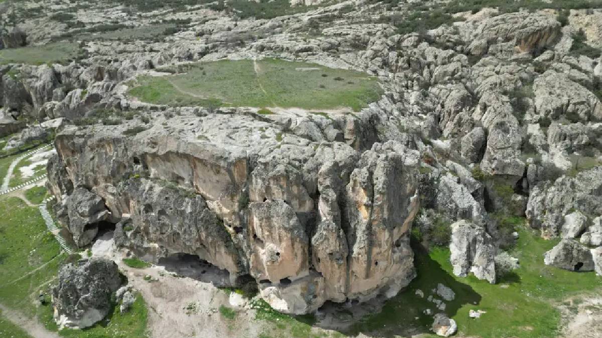 3.000 yıllık tarihe ziyaretler başladı: Açık hava müzesini andırıyor, ziyaretçiler akın ediyor