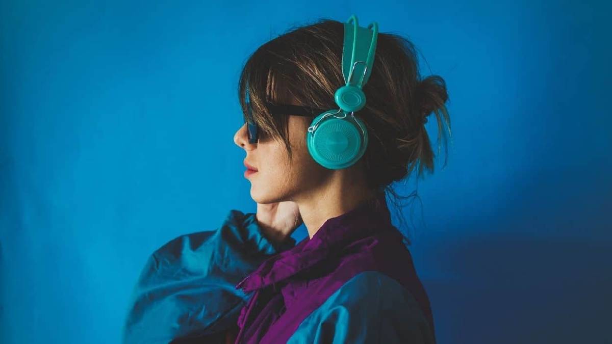 Kulaklık kullanırken bu tehlikeye dikkat: İşitme kaybına yol açabiliyor!