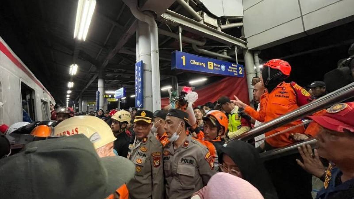 Endonezya'da tren kazası: 4 kişi öldü, 38 kişi yaralandı