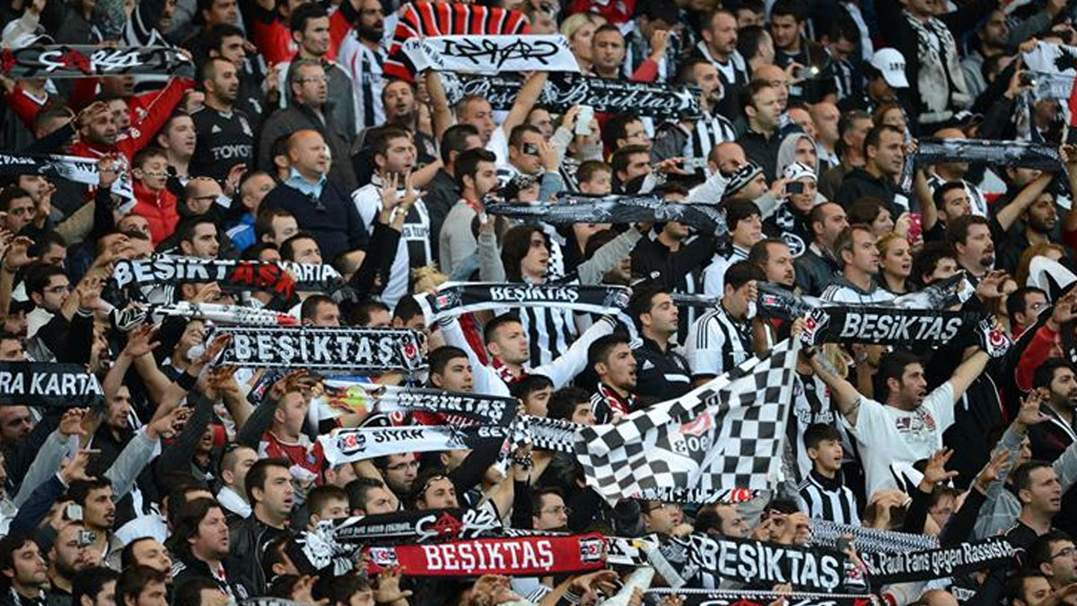Beşiktaş taraftarından açlık grevindeki maden işçilerine destek