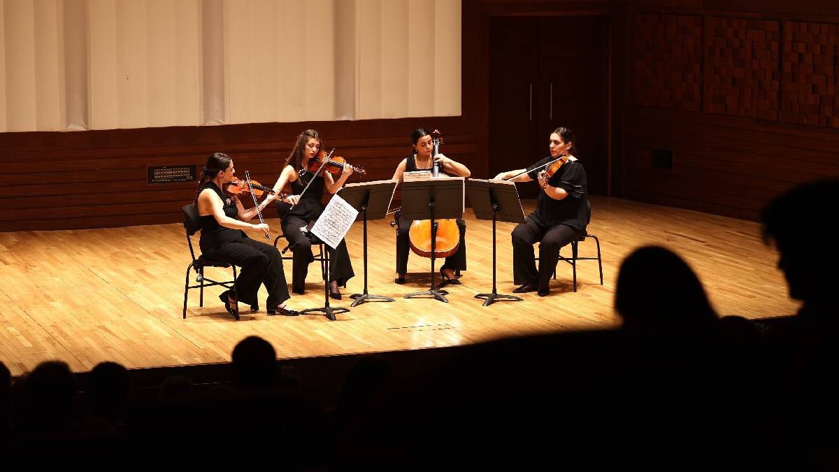 İzmir Oda Orkestrası yine ayakta alkışlandı