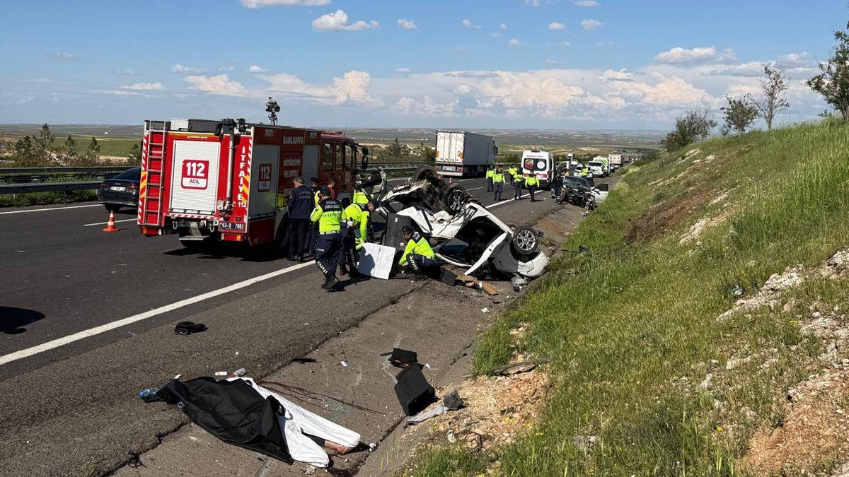 Şanlıurfa'da 3 araç birbirine girdi: 3 ölü, 5 yaralı