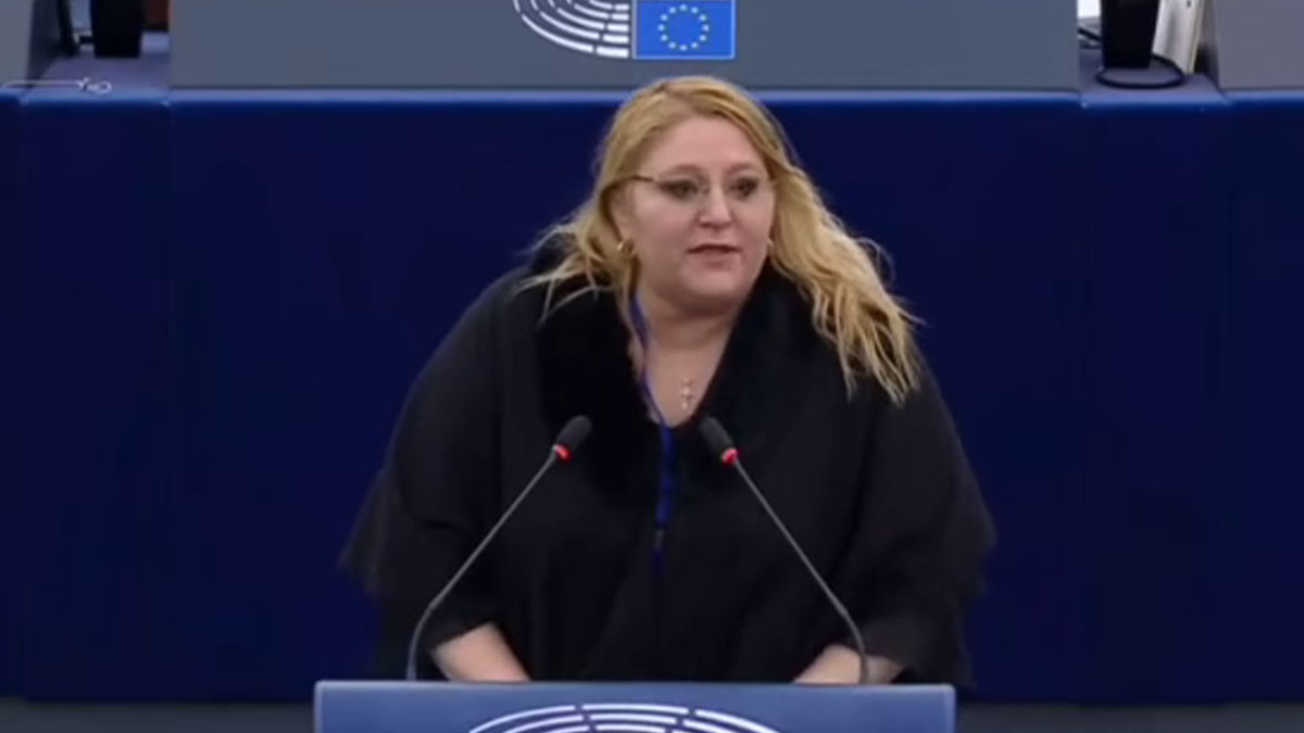 Aşırı milliyetçi Rumen vekilin dokunulmazlığı kaldırıldı