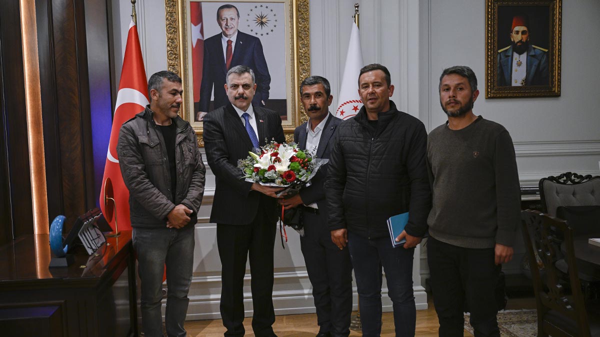 Eylemlerini sonlandıran maden işçilerinden İçişleri Bakanı Çiftçi'ye ziyaret