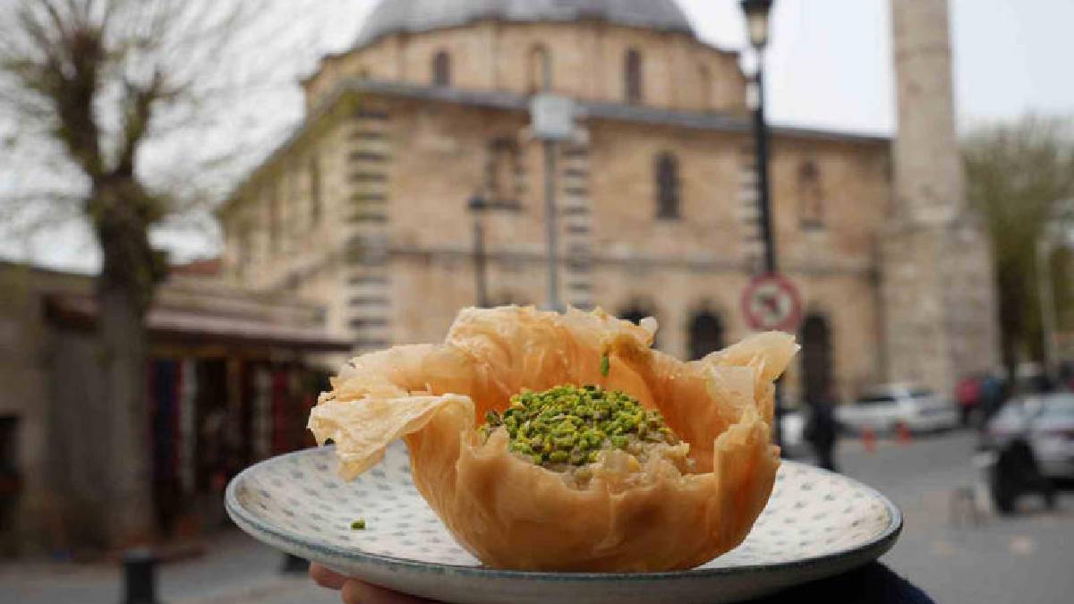 İsrafı önlemek için yapıldı çok sevildi: Gaziantep’in yeni lezzeti ‘Baklavalı helva’