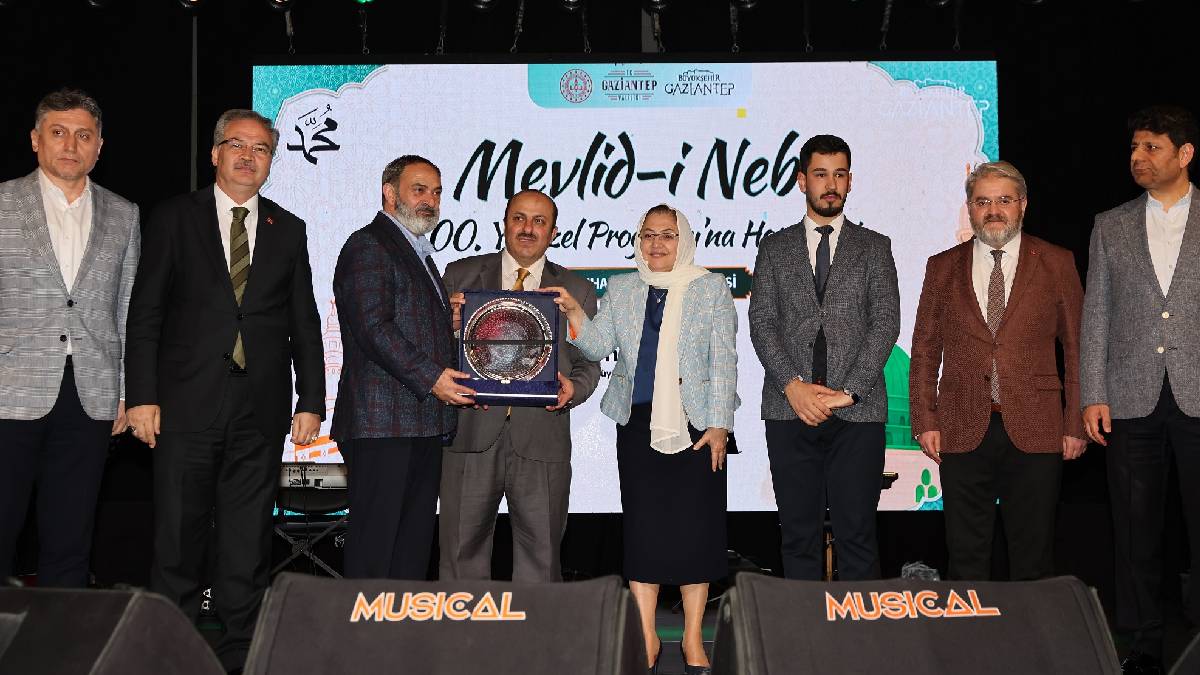 Mevlid-i Nebi programında 5 bin vatandaş bir araya geldi