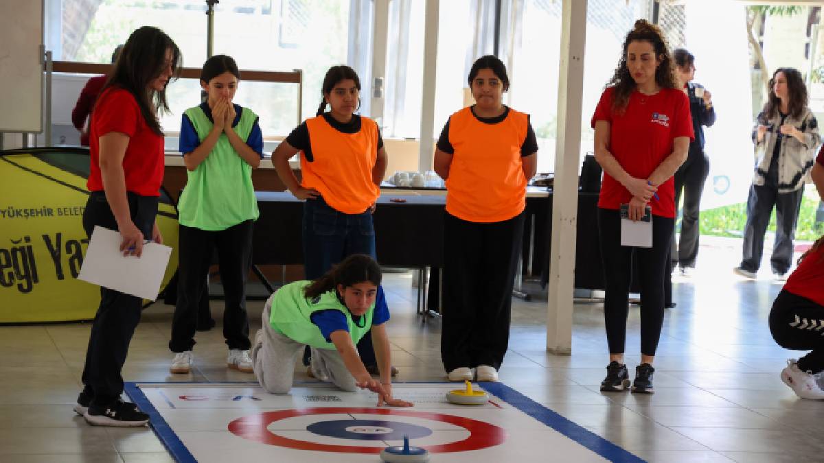 Antalya Büyükşehir Belediyesinden kız çocuklarına spor desteği