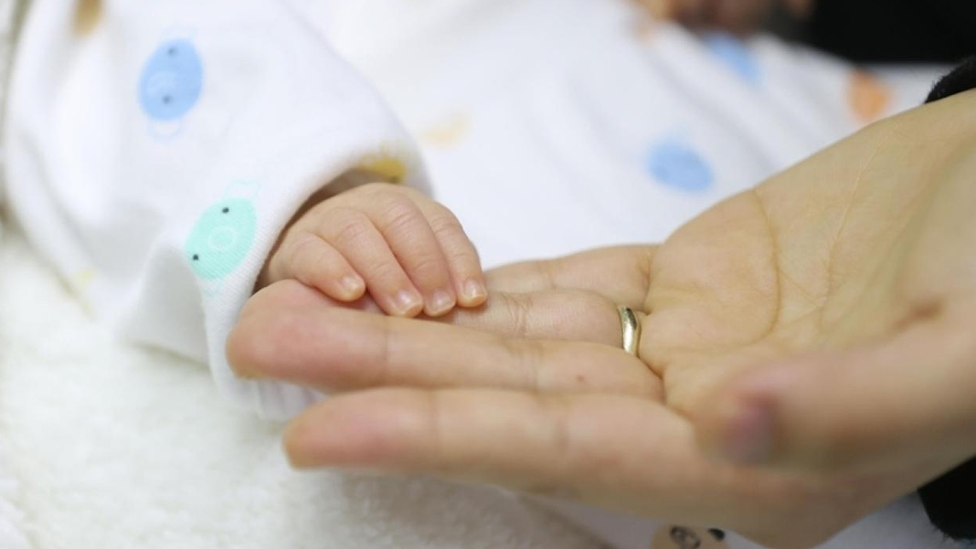 Doğum iznini 24 haftaya çıkaran düzenleme yasalaştı