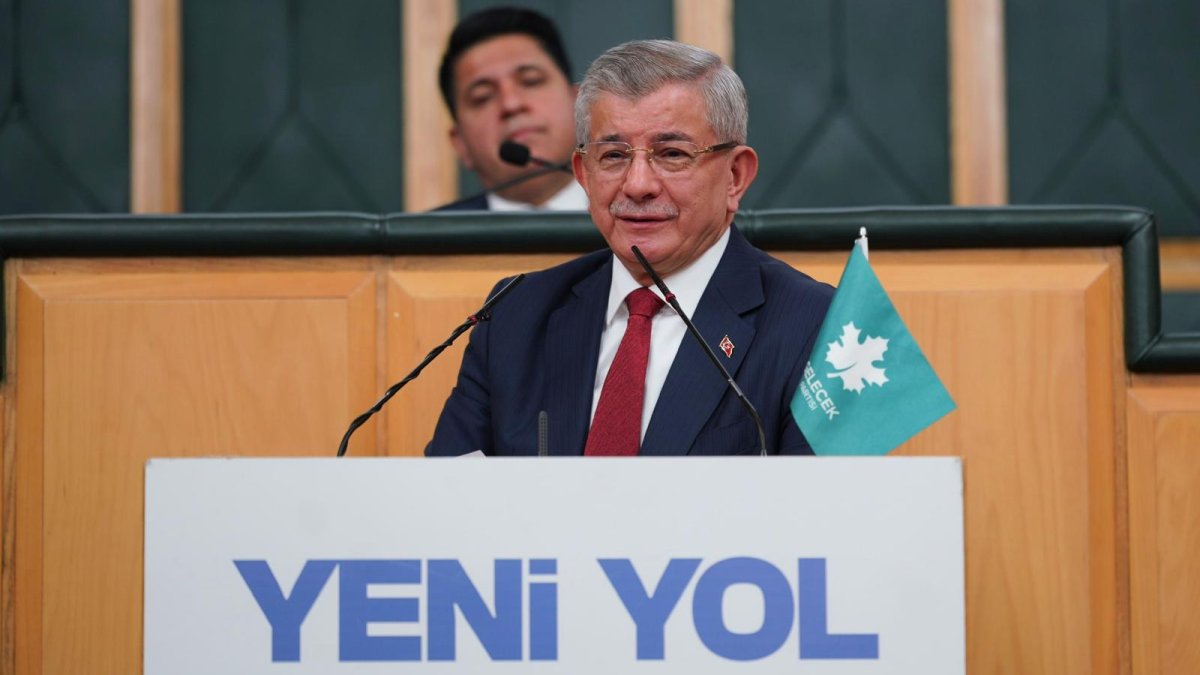 Davutoğlu'ndan Erdoğan'a KHK’lı ailelere ilişkin çağrı: Toplumsal barış iklimi yakalayalım, siz yaparsanız bu işler yürüyor