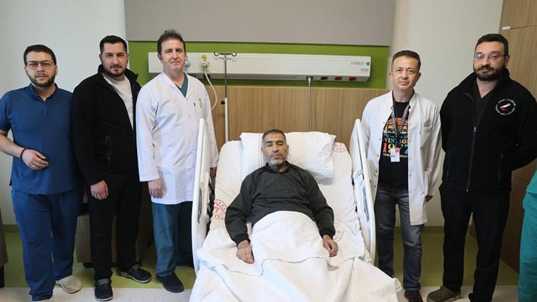 Tıp dünyası bu ameliyatı konuşuyor: Tam 8,5 kilogramlık böbrek çıkarıldı