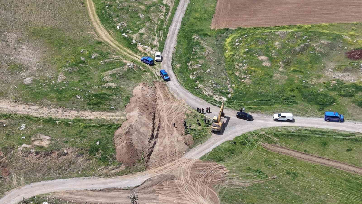 Yol çalışmasında korkutan manzara! Kazı esnasında kafatası ve kemikler bulundu