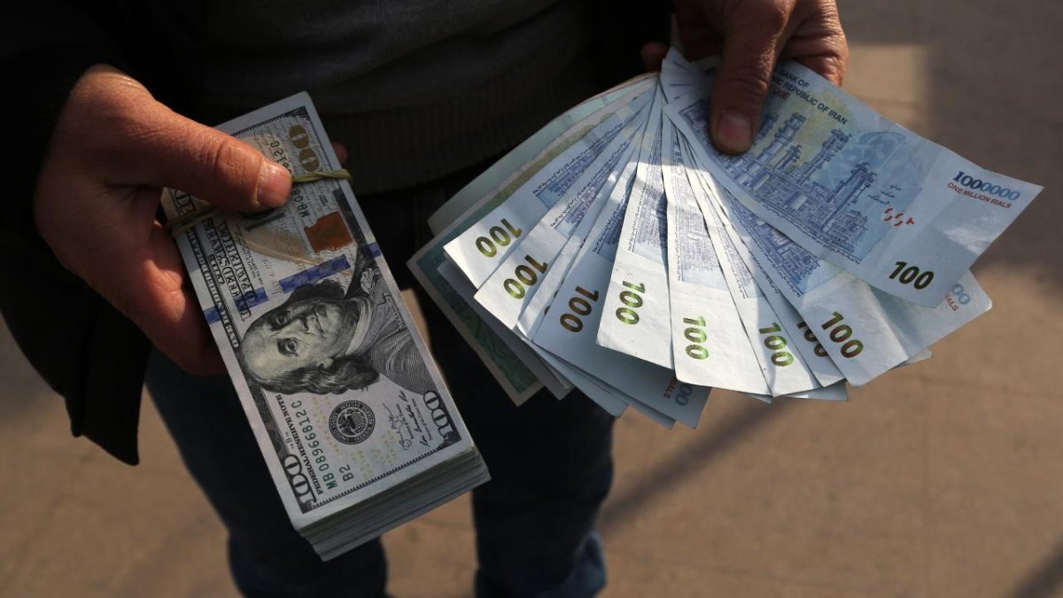 İran’da dolar rekor kırdı: Tümen karşısında tarihi zirve
