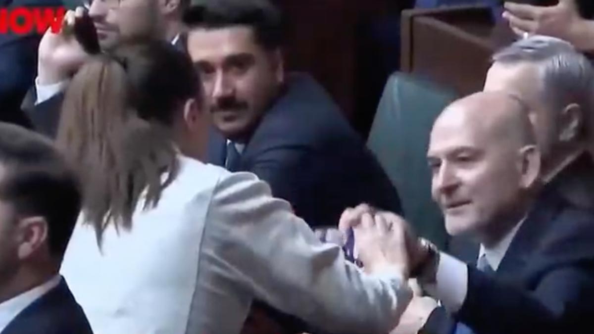 Soylu'dan kendisini çeken muhabire fiziksel müdahale