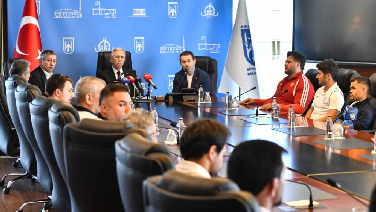 Mansur Yavaş, ASKİ Spor’un başarılı sporcularıyla bir araya geldi