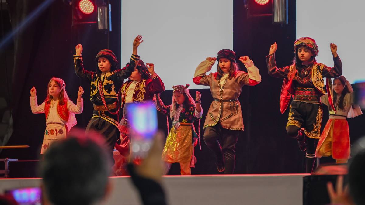 27. Geleneksel Kumluca Tarım ve Seracılık Festivali’nde “Halk Oyunları Şenliği” düzenlendi!