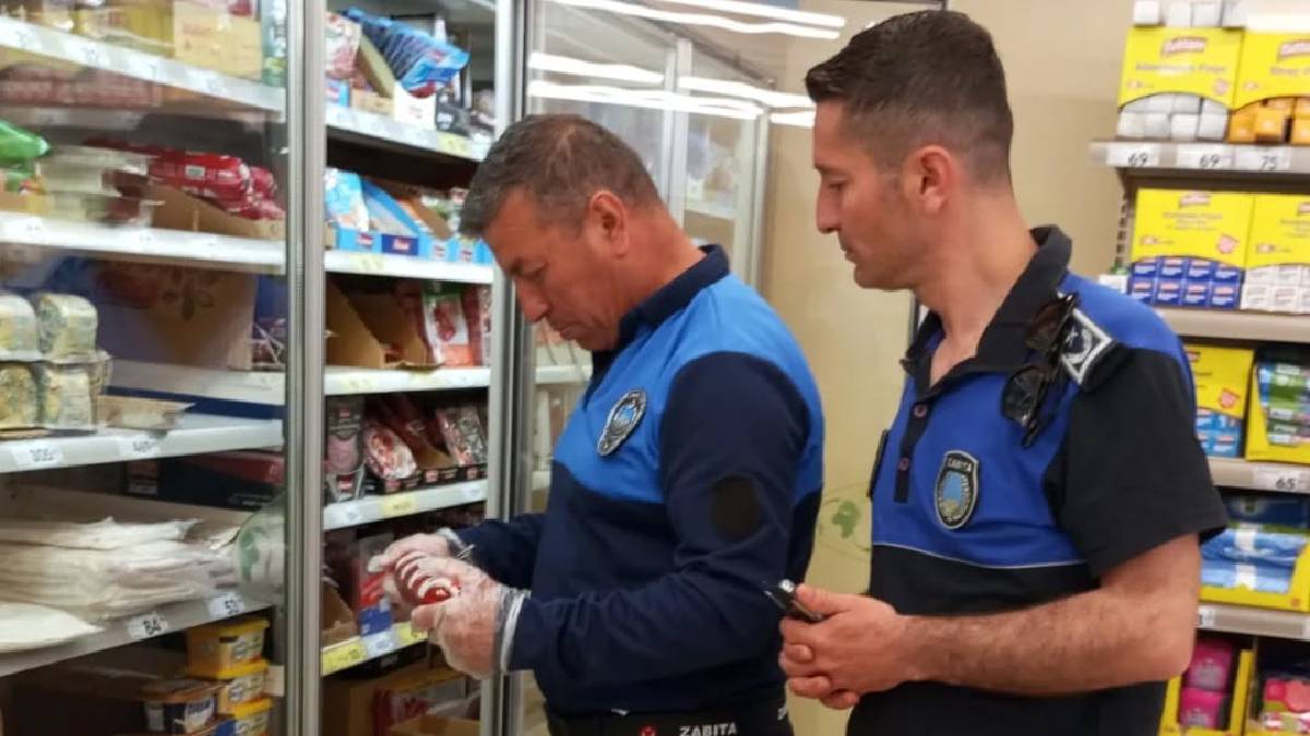 Zabıta ekiplerinden marketlere sıkı denetim