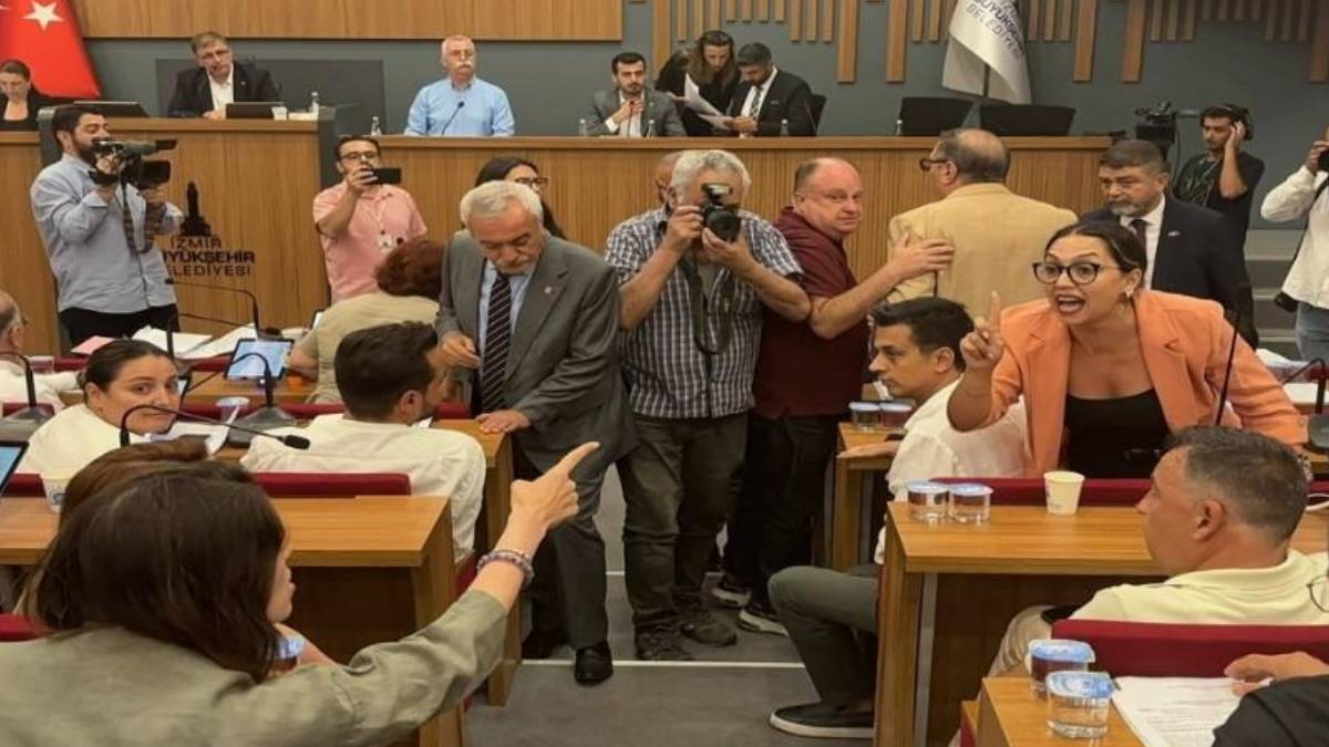 Ataşehir Meclisi’nde başkanvekili seçimi gerginliği: AK Parti ve CHP’li üyeler arasında arbede