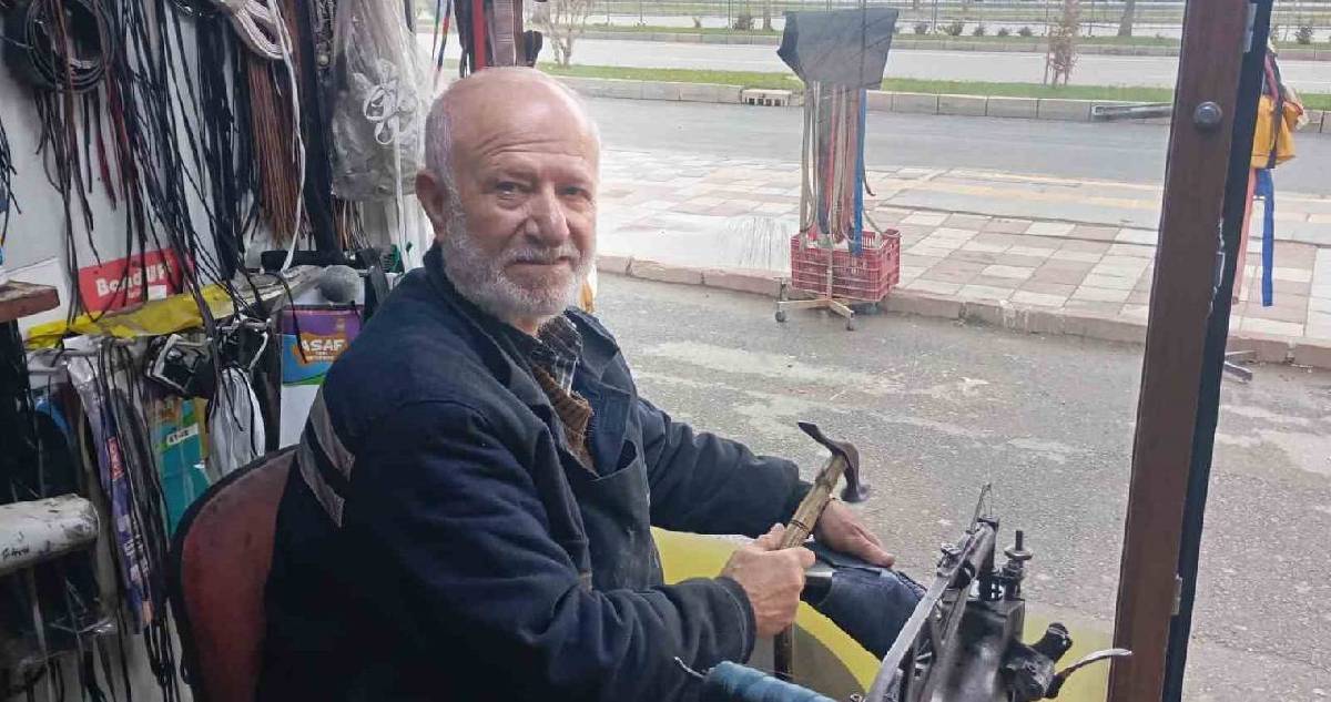 45 yıldır baba mesleğini yapıyor, şimdiler yapan pek bulunmuyor! Çırak yok denecek kadar az
