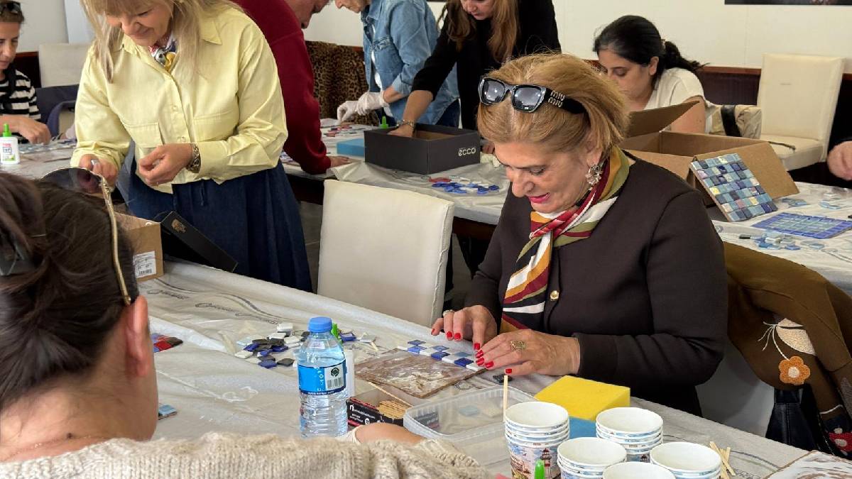 Bakırköy’de atık camlar sanata dönüştü