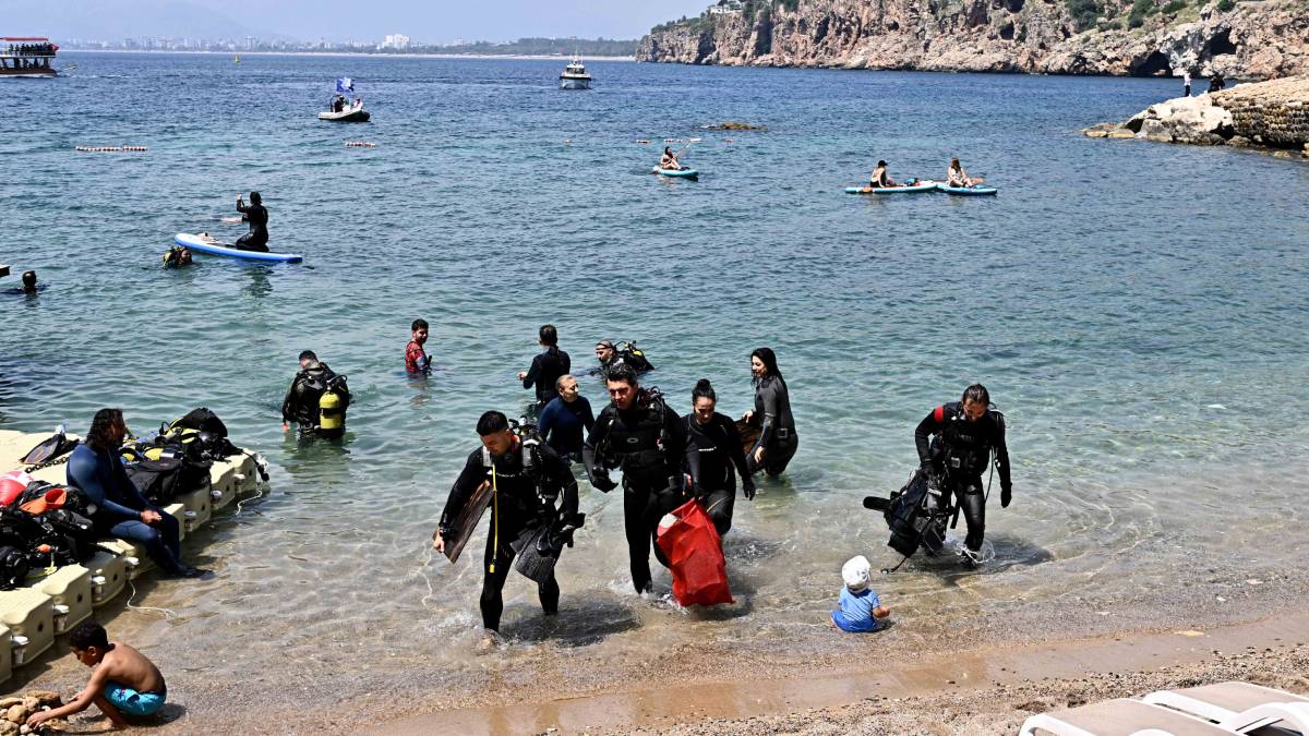 Mermerli Plajı’nda deniz dibi temizliği