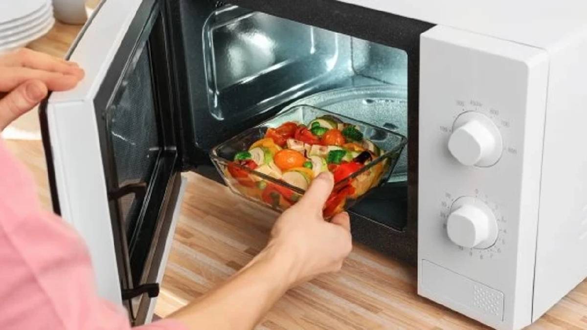 Pratik diye sağlığınızdan olmayın! Bu besinleri mikrodalgadan uzak tutun