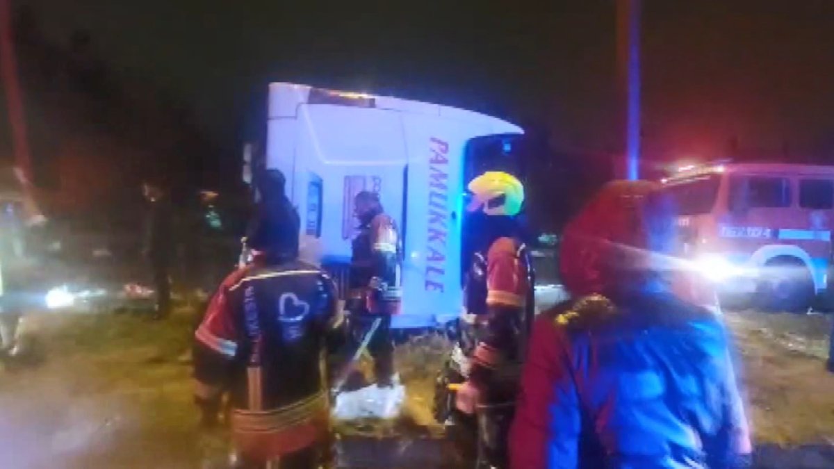 Balıkesir'de yolcu otobüsü devrildi: 3 kişi hayatını kaybetti, 31 kişi yaralandı