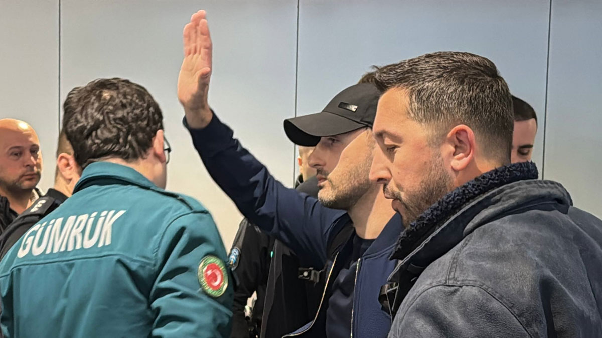 Domenico Tedesco, İstanbul’a veda etti: Taraftardan havalimanında yoğun ilgi
