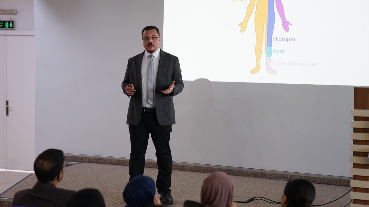 Esenyurt’ta gençlere yapay zekâ çağında kariyer eğitimi