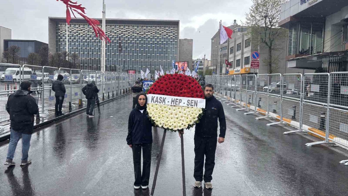 HEP-SEN Taksim'de: ''Emeğin karşılığının verildiği bir memleket istiyoruz''