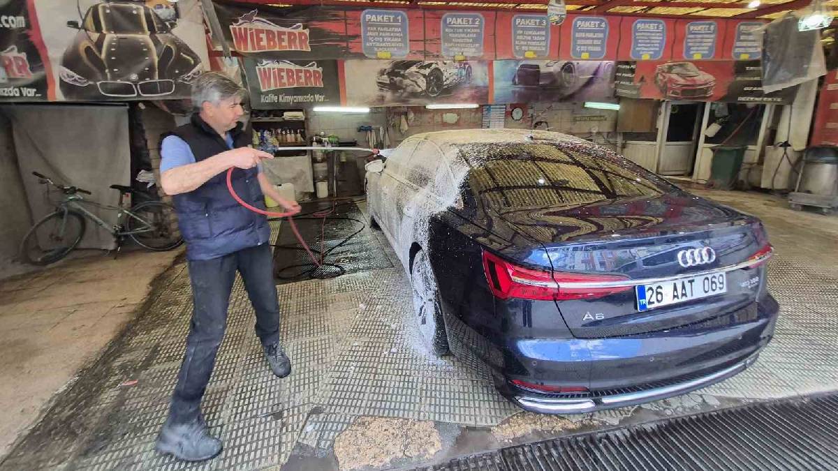 Sıcaklığın artması oto yıkamacılara yaradı! İşleri 2 kat arttı
