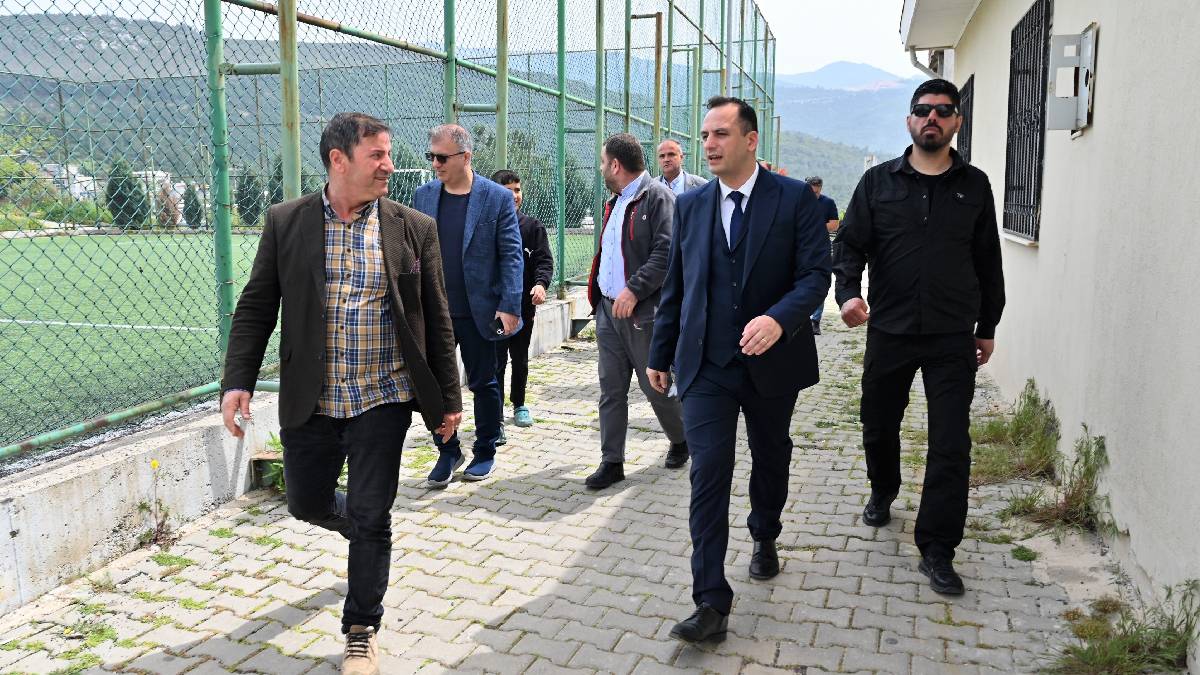 Başkan Eşki sahada... Yeşilçam Mahallesi’nde sokak sokak inceleme yapıldı