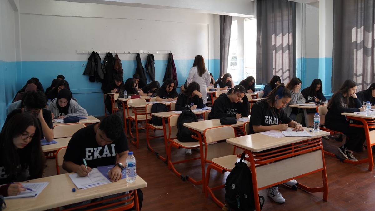 Gaziantep Büyükşehirden kentte yine bir ilk: 12’nci sınıflara yabancı dil deneme sınavı yapıldı