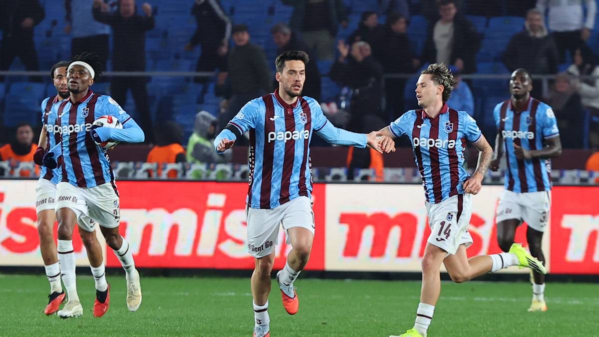 Trabzon'da 90+3 mucizesi: 10 Kişi kalan Trabzonspor'u Umut Nayir ipten aldı