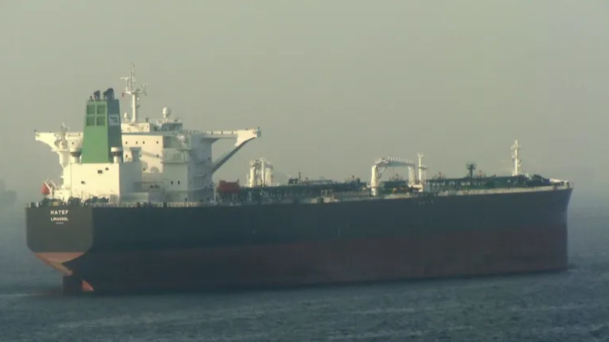 İran medyası: “HUGE” adlı petrol tankeri ABD ablukasını kırdı