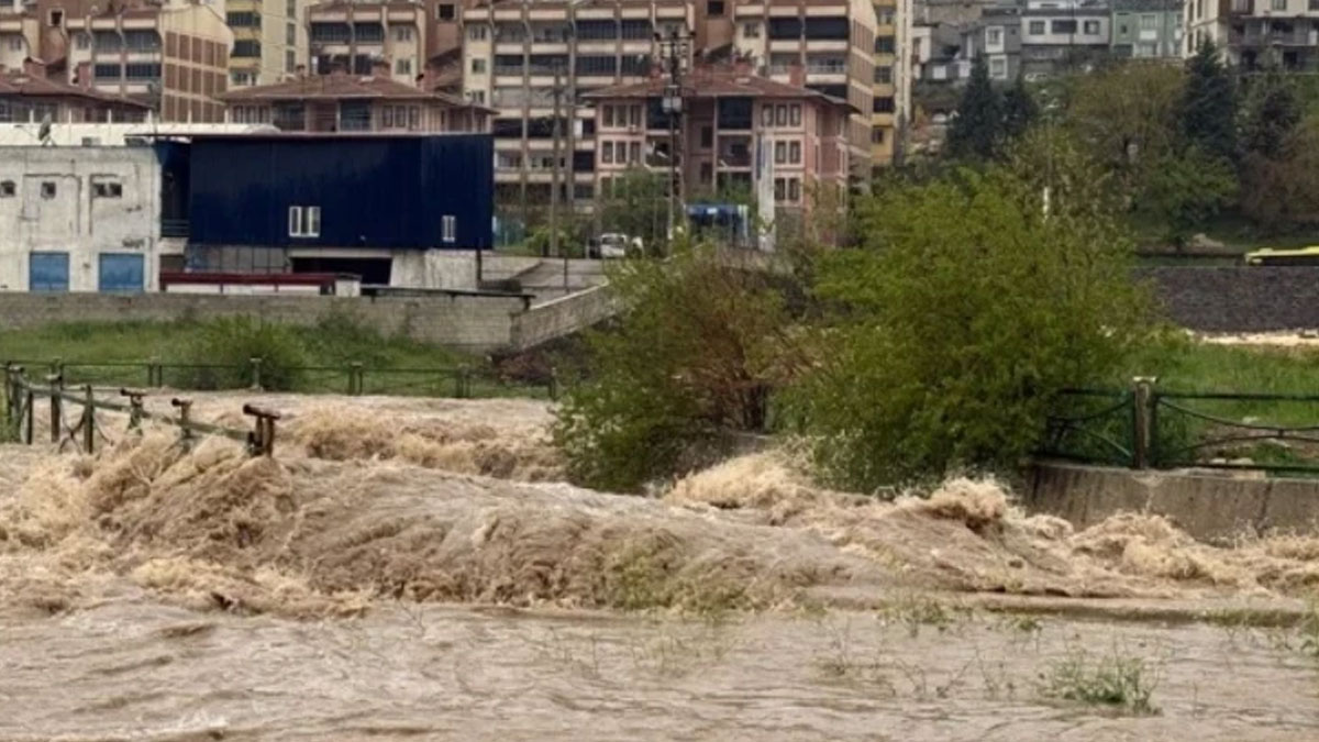 Gaziantep'te fırtına okulları vurdu, 3 ilçede eğitime ara verildi! İşte tatil edilen ilçeler...