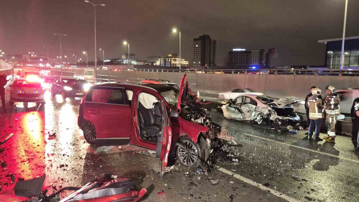 Ankara’da zincirleme kaza: 3’ü ağır 8 yaralı