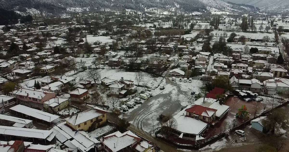 İzmir'e mayıs ayında kar yağdı: Yollar beyaza büründü
