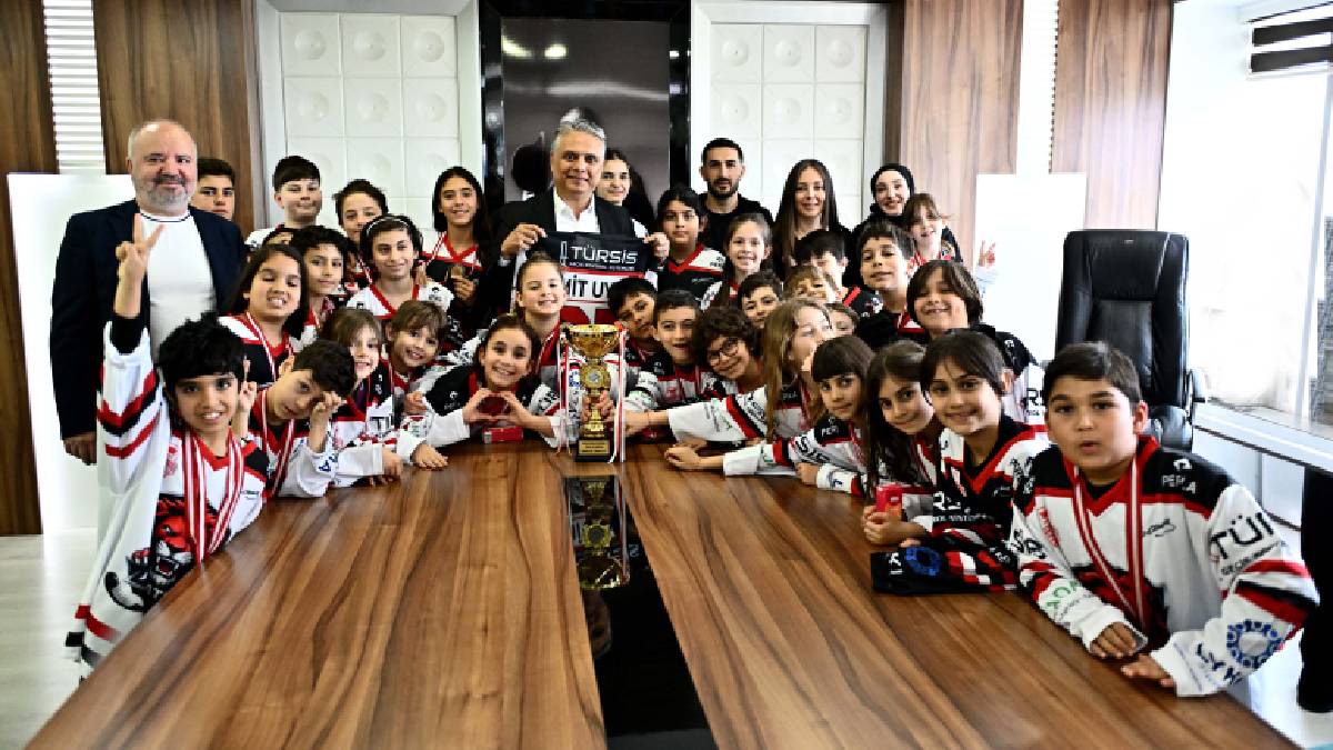 Muratpaşa Belediyespor Kulübü sporcularından Başkan Uysal’a ziyaret