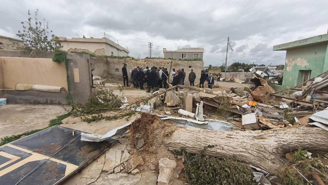 Gaziantep'te fırtına bilançosu: 127 elektrik direği devrildi, 67 hat hasar gördü