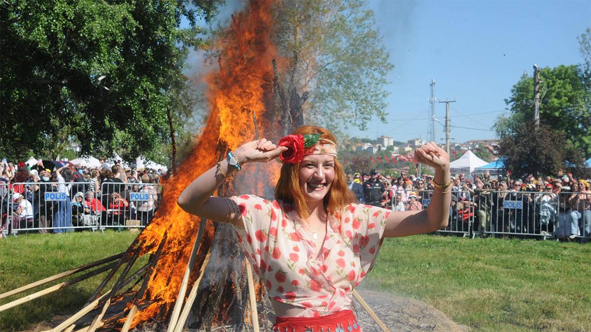 1700 yıllık Kakava ateşi yakıldı: Edirne'de Hıdırellez coşkusu
