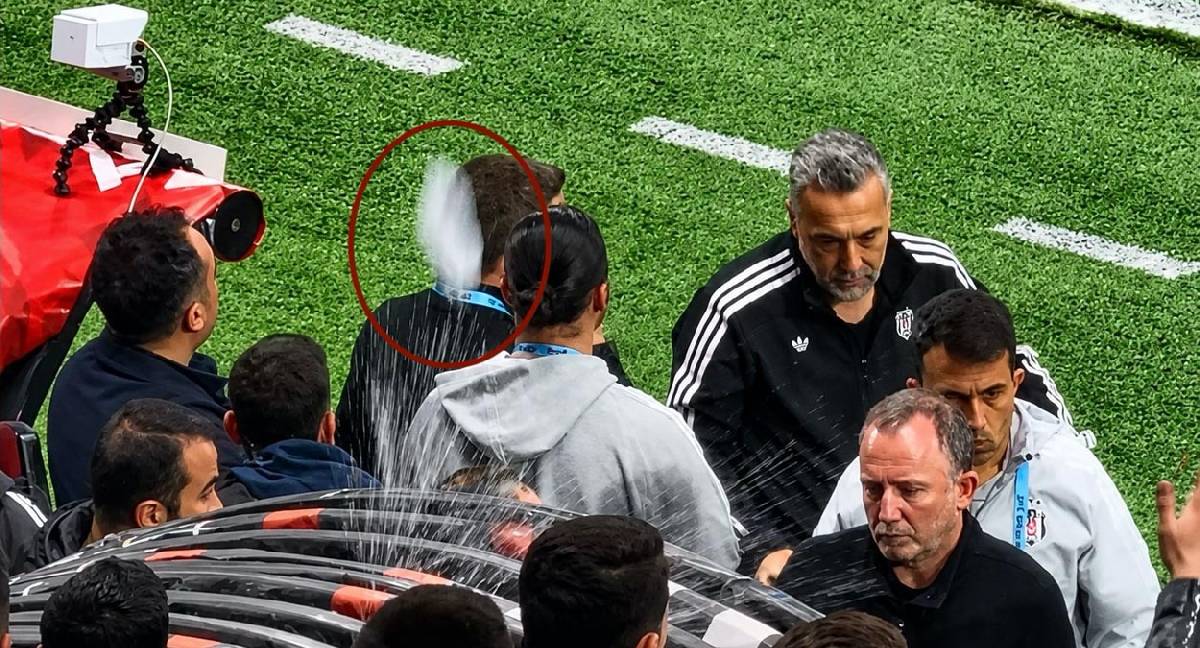 Sergen Yalçın’a tribünlerden büyük tepki: Su şişesi fırlattılar